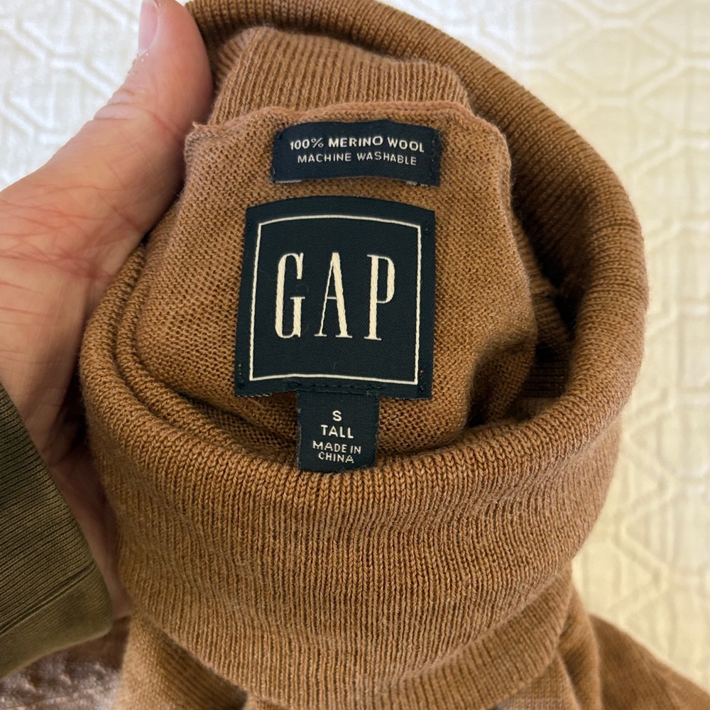 NWOT GAP Women’s Merino Wool Tan Turtleneck Sweater